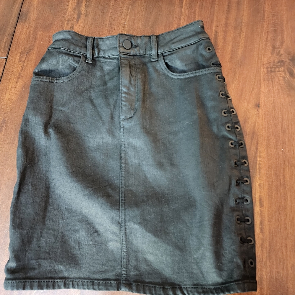 DL1961 Black Sandra Lace Up Side Skirt in Night Shine, Size M